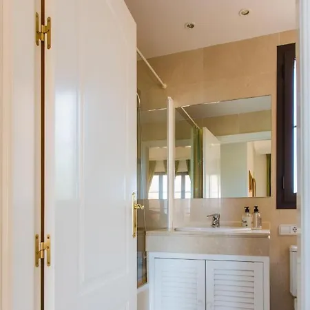 3-bed Sleeps 5 W Views & Golf & Country Club